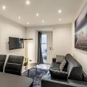 https://lac-et-montagne.hotels-rhonealpes.com