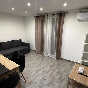 Superbe T3 Climatise Avec Balcon Parking Public Gratuit Appartement