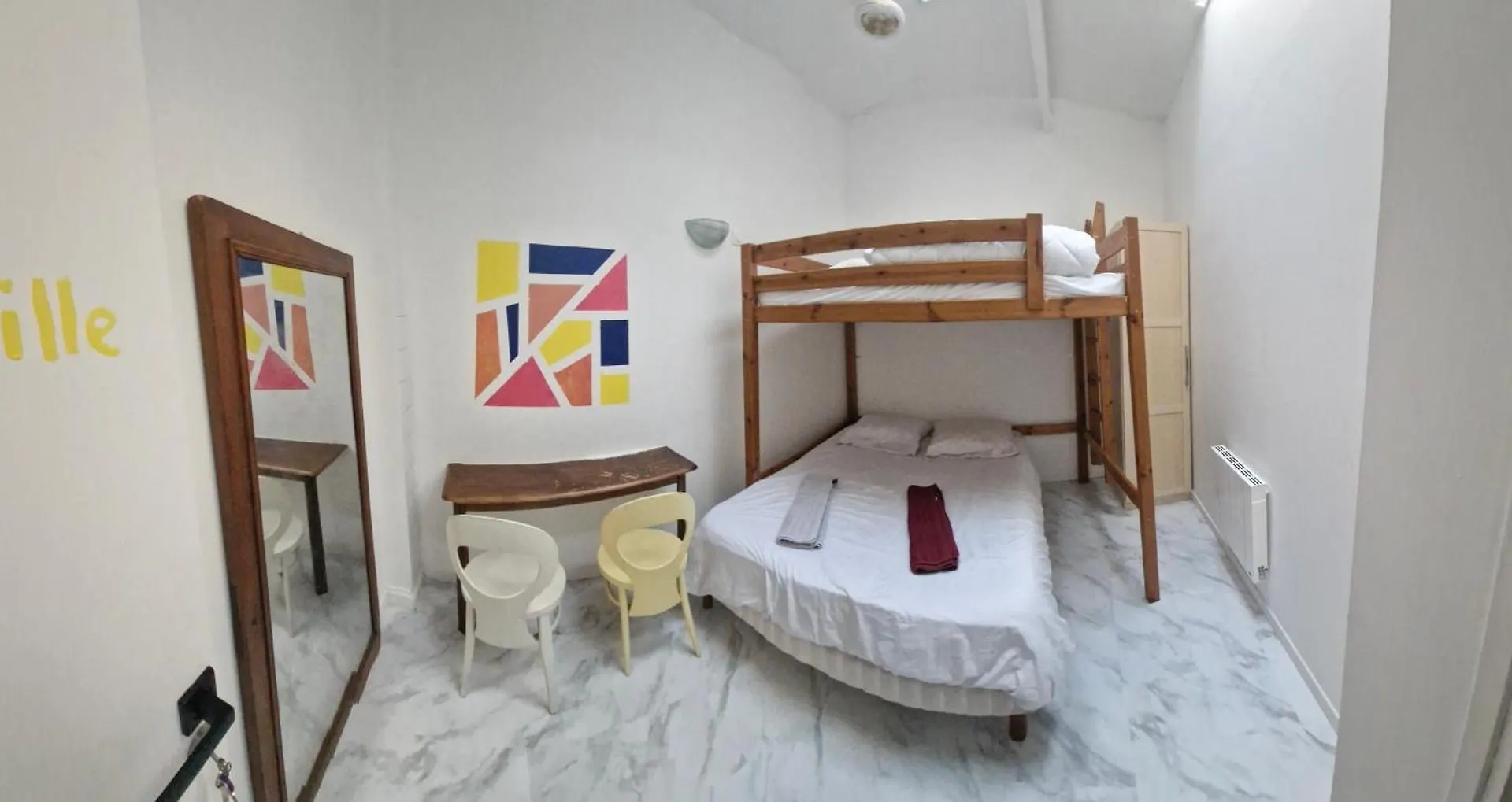 בית אירוח מרסיי Bed And Breakfast Chez L'Habitant צרפת
